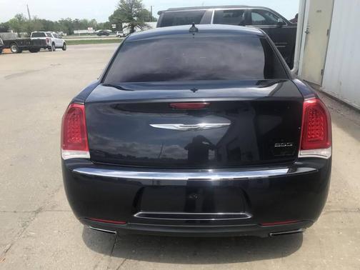 2016 Chrysler 300 Limited