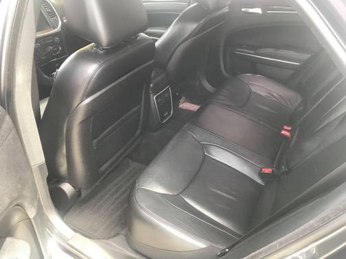 2016 Chrysler 300 Limited