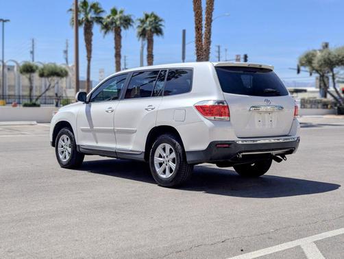 Blizzard Pearl 2013 Toyota Highlander SE