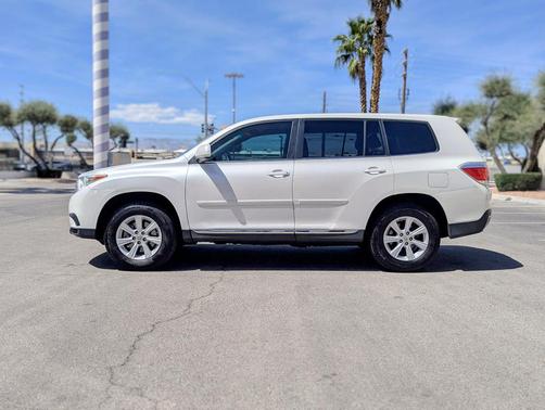 Blizzard Pearl 2013 Toyota Highlander SE