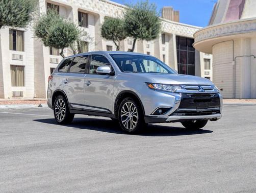 Alloy Silver Metallic 2018 Mitsubishi Outlander SE