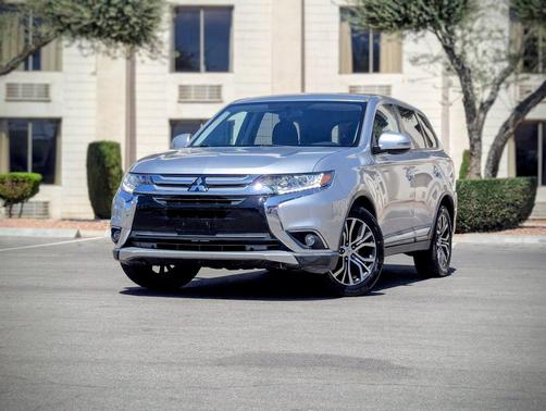 Alloy Silver Metallic 2018 Mitsubishi Outlander SE