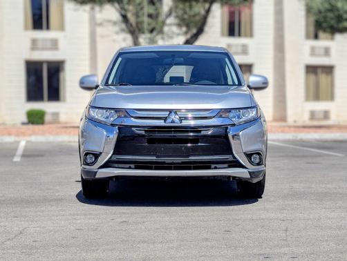 Alloy Silver Metallic 2018 Mitsubishi Outlander SE