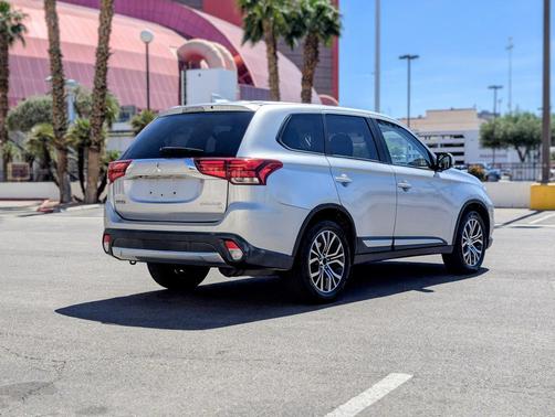 Alloy Silver Metallic 2018 Mitsubishi Outlander SE