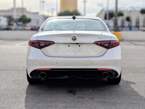 2018 Alfa Romeo Giulia Ti Lusso