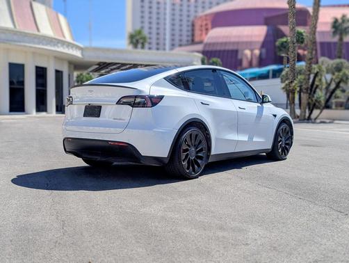 Pearl White Multi-Coat 2022 Tesla Model Y Performance Dual Motor All-Wheel Drive