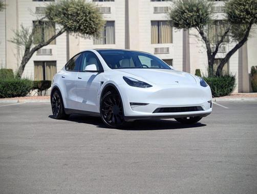 Pearl White Multi-Coat 2022 Tesla Model Y Performance Dual Motor All-Wheel Drive