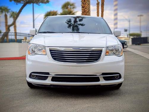 2016 Chrysler Town & Country Touring