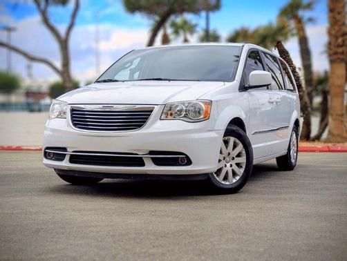 2016 Chrysler Town & Country Touring