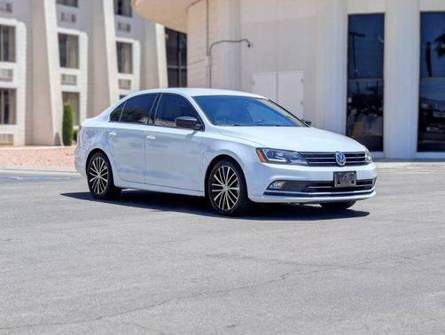 Pure White 2016 Volkswagen Jetta 1.8T Sport