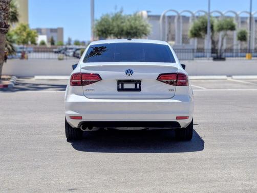 Pure White 2016 Volkswagen Jetta 1.8T Sport