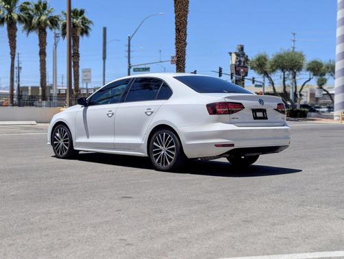 Pure White 2016 Volkswagen Jetta 1.8T Sport