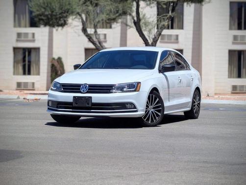 Pure White 2016 Volkswagen Jetta 1.8T Sport