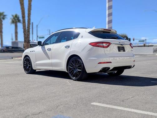 Bianco 2018 Maserati Levante S GranSport