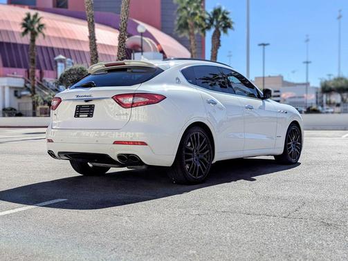 Bianco 2018 Maserati Levante S GranSport