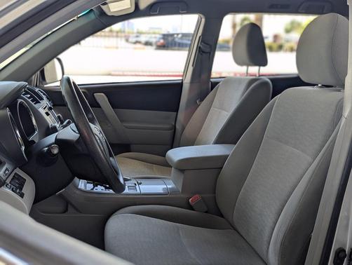 Classic Silver Metallic 2013 Toyota Highlander Base