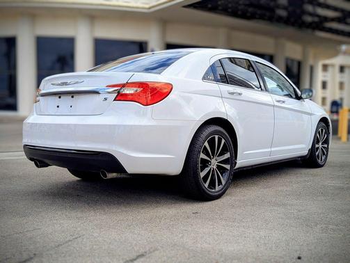 2013 Chrysler 200 Touring