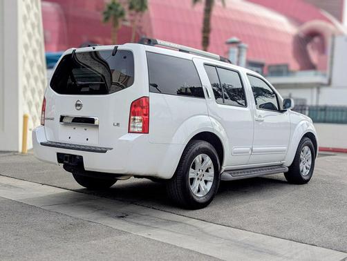 2006 Nissan Pathfinder LE
