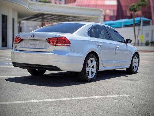 2012 Volkswagen Passat 2.5 SE