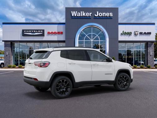 Bright White Clearcoat 2026 Jeep Compass Latitude