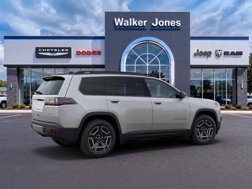 Silver Zynith Clearcoat 2026 Jeep Cherokee LAREDO/LIMITED