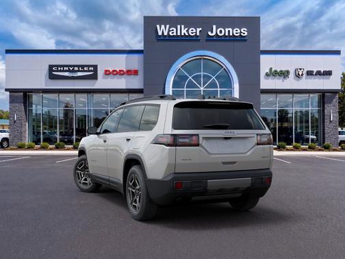 Silver Zynith Clearcoat 2026 Jeep Cherokee LAREDO/LIMITED