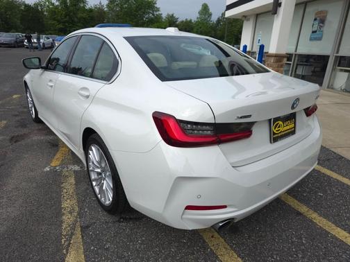 2024 BMW 330e xDrive