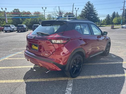 2022 Nissan Kicks SR