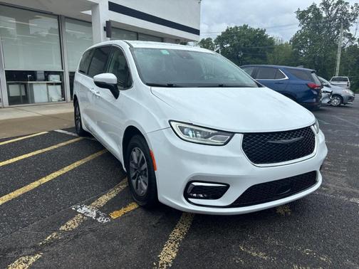 2023 Chrysler Pacifica Hybrid Touring L