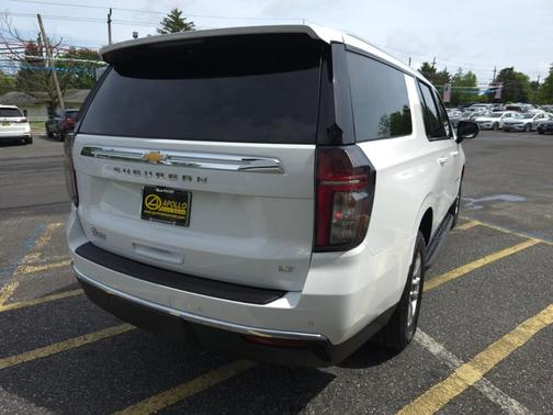2023 Chevrolet Suburban LT