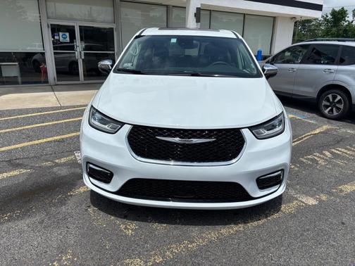 2023 Chrysler Pacifica Hybrid Limited