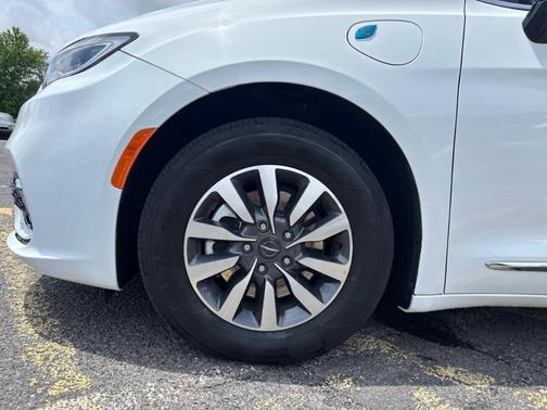 2023 Chrysler Pacifica Hybrid Limited