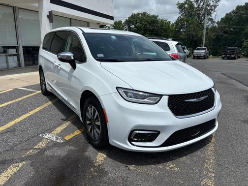 2023 Chrysler Pacifica Hybrid Limited