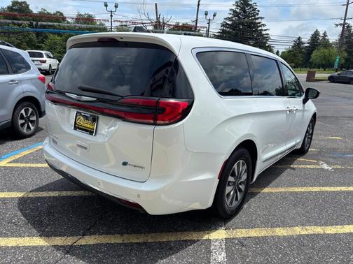 2023 Chrysler Pacifica Hybrid Limited