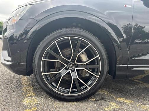 2023 Audi Q8 55 Premium