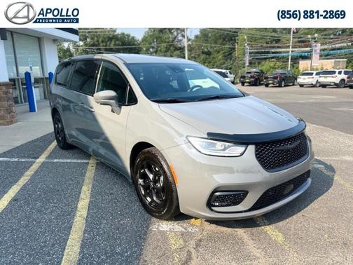 2022 Chrysler Pacifica Hybrid Touring L