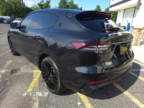 2022 Maserati Levante Modena