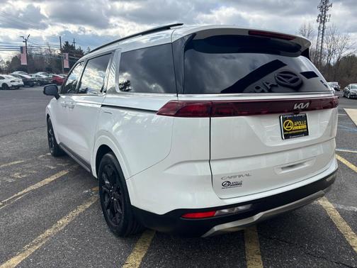 2024 Kia Carnival SX
