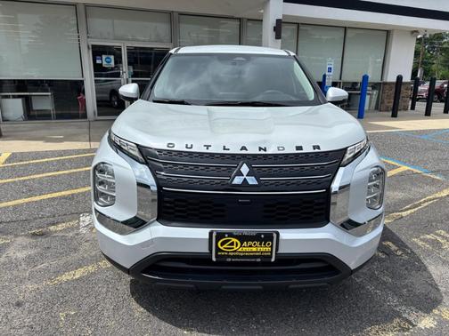 2022 Mitsubishi Outlander ES