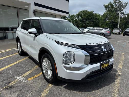 2022 Mitsubishi Outlander ES
