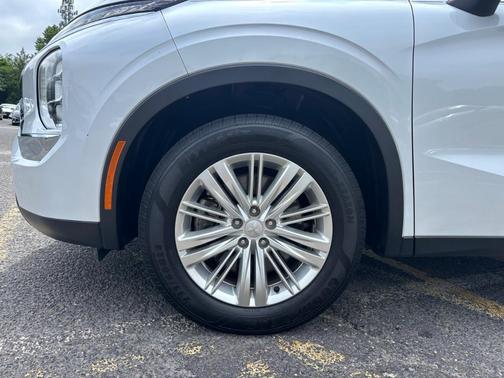 2022 Mitsubishi Outlander ES