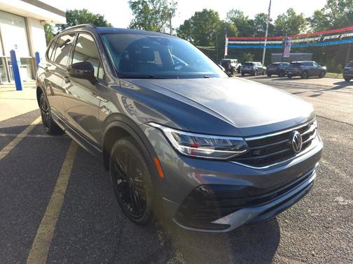 2022 Volkswagen Tiguan 2.0T SE R-Line Black