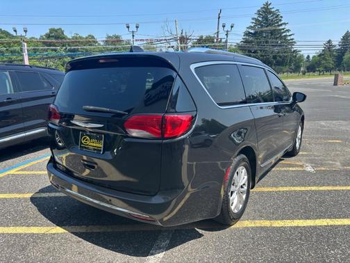 2018 Chrysler Pacifica Touring-L