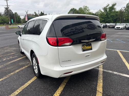 2023 Chrysler Voyager LX