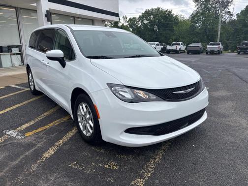 2023 Chrysler Voyager LX