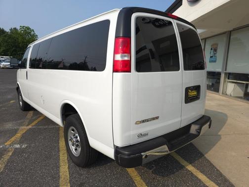 2024 Chevrolet Express 3500 LT