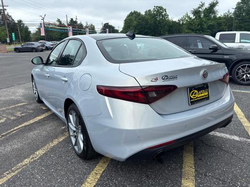 2022 Alfa Romeo Giulia Base