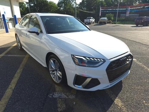 2024 Audi A4 45 S line quattro Premium