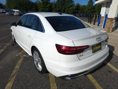 2024 Audi A4 45 S line quattro Premium