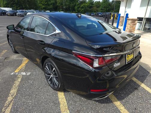 2022 Lexus ES 350 Base
